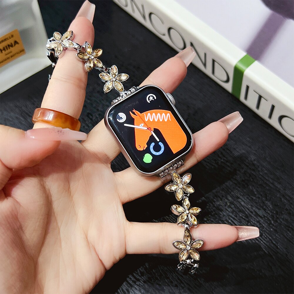 Cute Women Metal Strap for Apple Watch Band 41mm 40mm 42mm 44mm 45mm 38 49mm Luxury Wristband for Iwatch 8 7 6 Se 5 4 Ultra 3 2