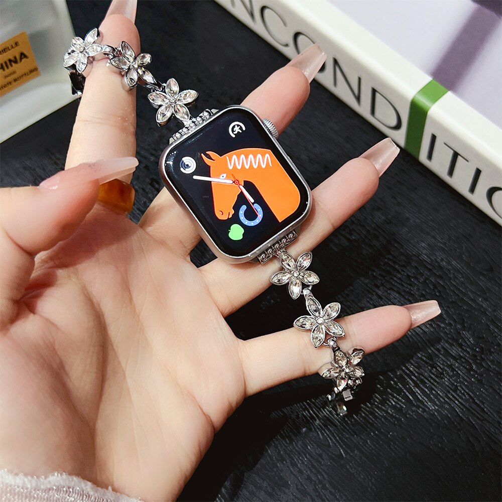 Cute Women Metal Strap for Apple Watch Band 41mm 40mm 42mm 44mm 45mm 38 49mm Luxury Wristband for Iwatch 8 7 6 Se 5 4 Ultra 3 2