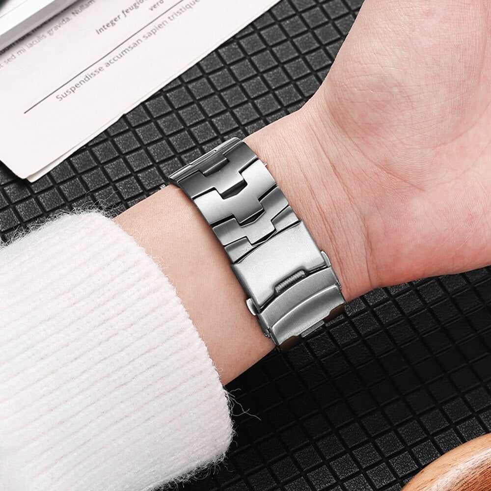 Titanium Strap For Apple Watch 8 Ultra 49mm 40 44mm Luxury Men Metal Wrist Band For iWatch 8 7 41 45mm Series 6 5 4 3 SE 38 42MM