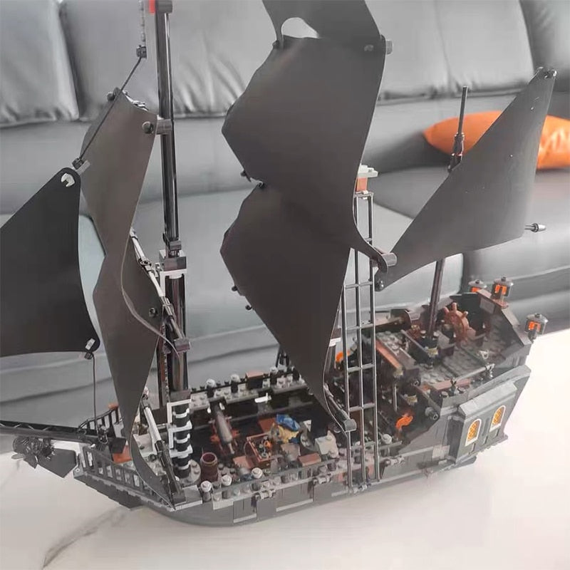 Creative Ideas 13111 Black Pearl MOC Pirate Ship 2868PCS Building Blocks Sailboat Model Set Bricks Toyst Kits Kids Gift