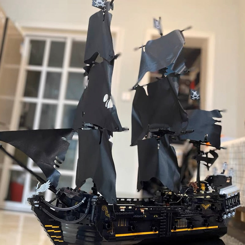 Creative Ideas 13111 Black Pearl MOC Pirate Ship 2868PCS Building Blocks Sailboat Model Set Bricks Toyst Kits Kids Gift